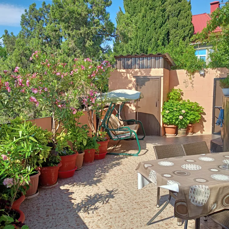 Уютный домик с видом на море и горы