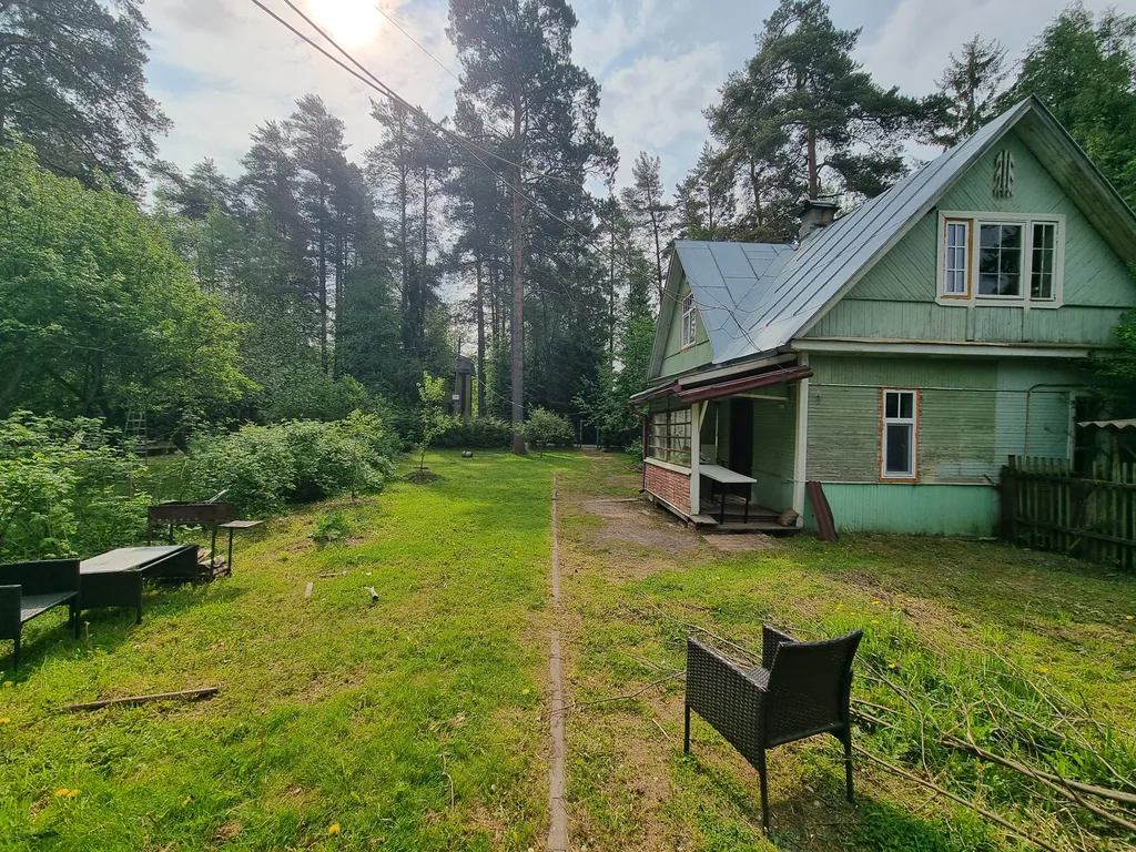 Уютная половина зеленого домика вблизи центрального пляжа