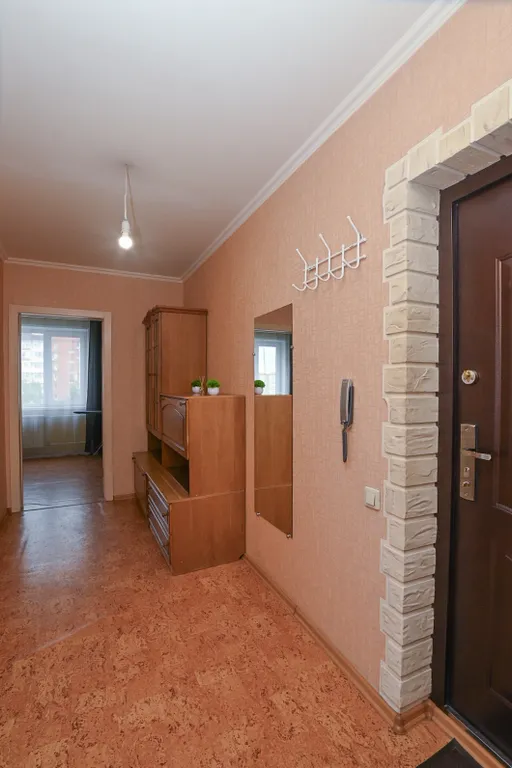 Квартира Двухкомнатная квартира тц планета — Красноярск