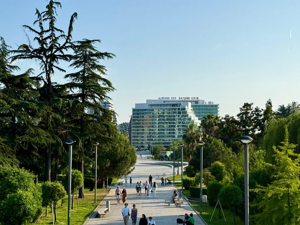 Sea Batumi View | 20m to Beach & Park
Панорама Моря & Приморский Парк