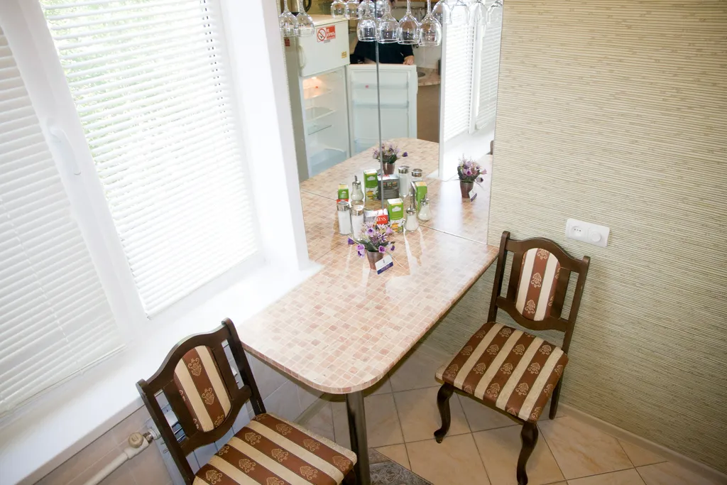 Однокомнатная с зеленым диваном и теплым полом