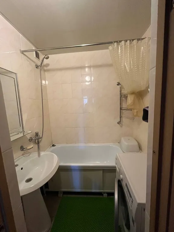 Тихая двухкомная квартира с двумя двухспальными кроватями