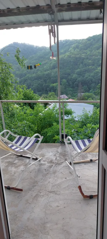 Уютный дом с камином на опушке леса