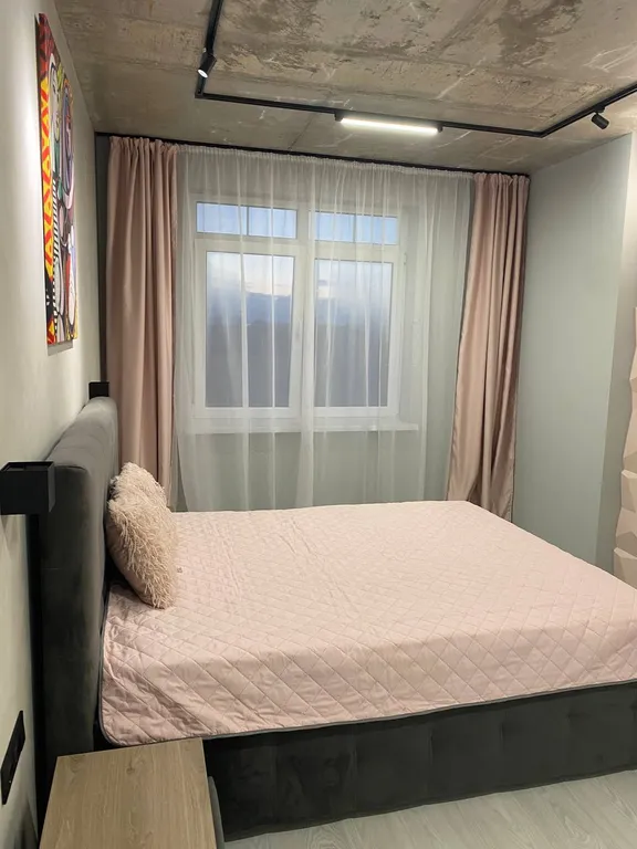 Апартаменты "Пикассо" - индустриальный шик с яркими акцентами