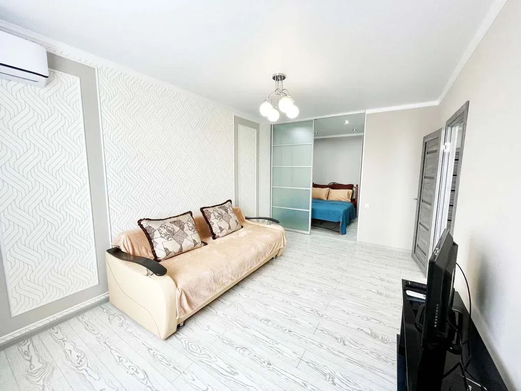 Апартаменты Astra Apartments  возле центра с новым ремонтом