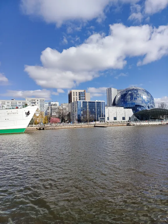 Квартира Квартира Уютная евродвушка с видом на реку Преголя и Планету Океан — Калининград