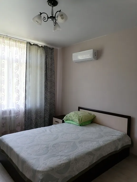 Евротрешка с видом на горы и лес