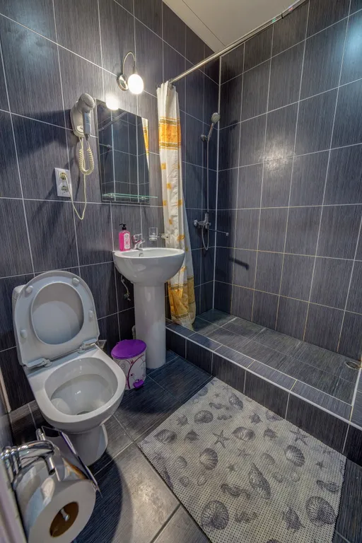 Двухместный стандарт с двуспальной кроватью без балкона на 1 этаже