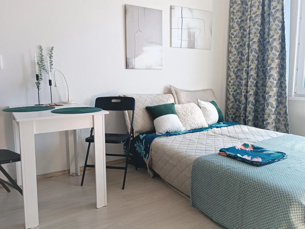 Квартира Уютная студия в лесу — аренда посуточно в Екатеринбург