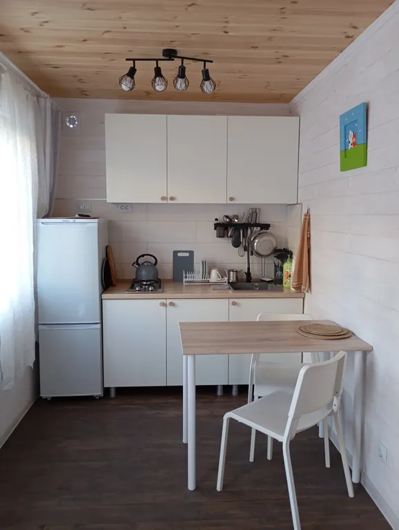 Отдельный двухкомнатный домик с кухней