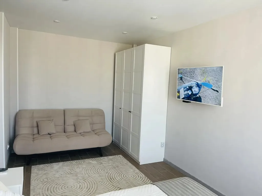 Уютная квартира в тихом районе с развитой инфраструктурой.