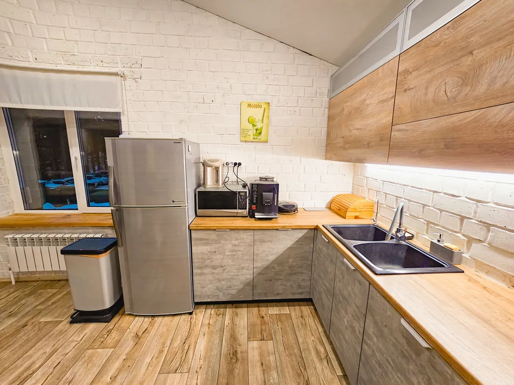 Просторный дом с баней и настольным теннисом в городе