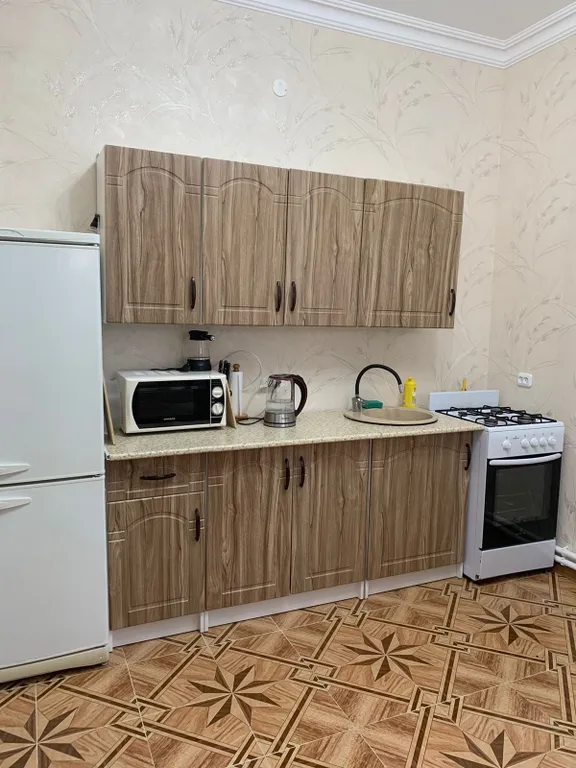 Двухэтажный дом с бассейном, верандой и видом на горы