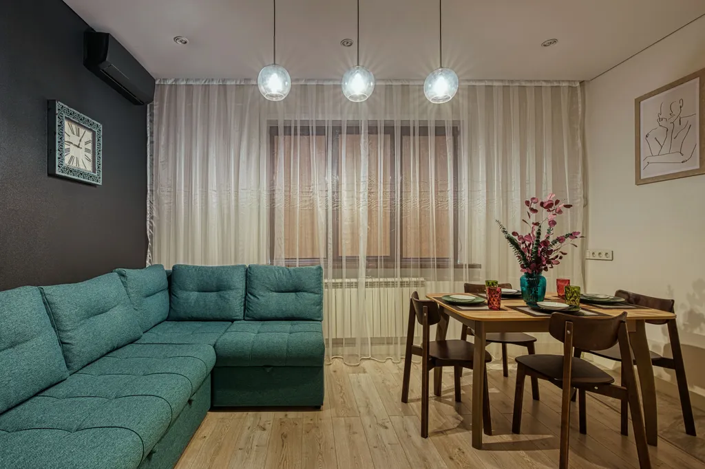 Современный апартамент в центре с видом на город и горы у метро