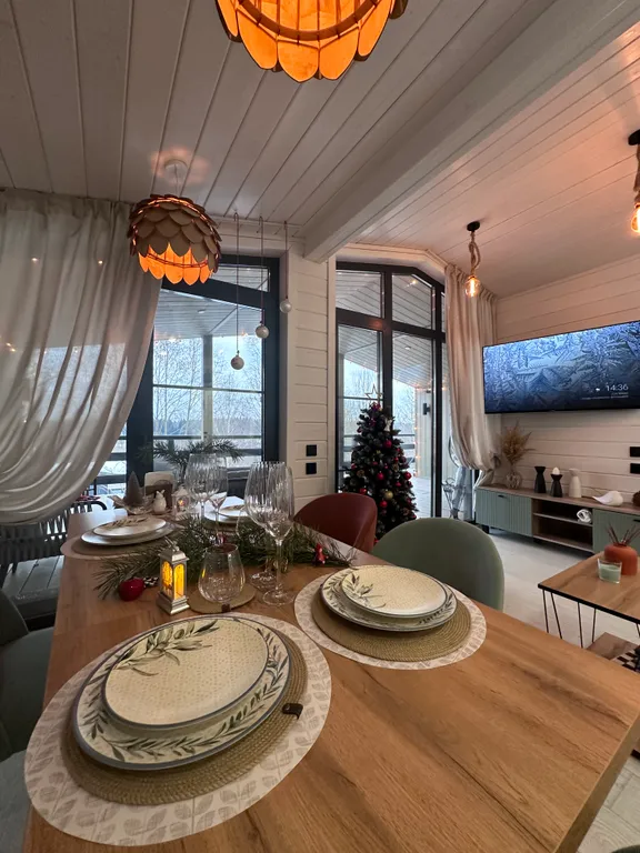 Дом в облаках у леса