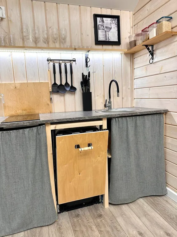 Коттедж Красивый дом с 2 спальнями — Ропша