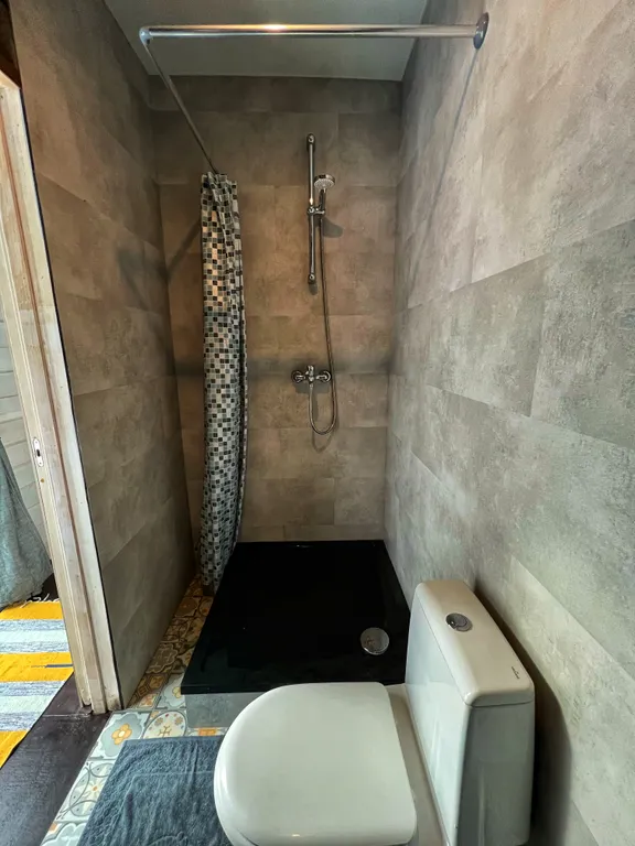 Дом для романтиков на берегу пруда