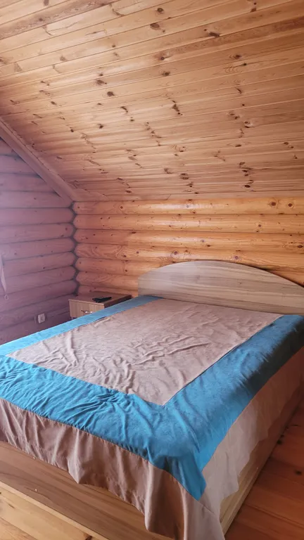 Деревянный домик возле моря