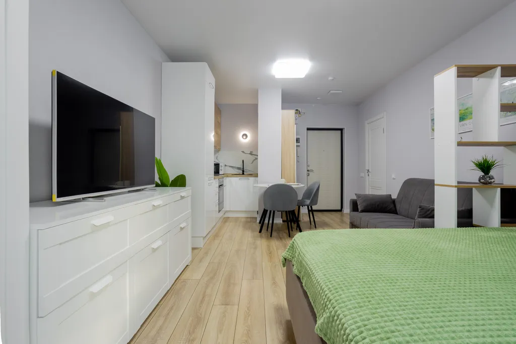 Светлая уютнaя студия с бaлконoм в ЖК Флора