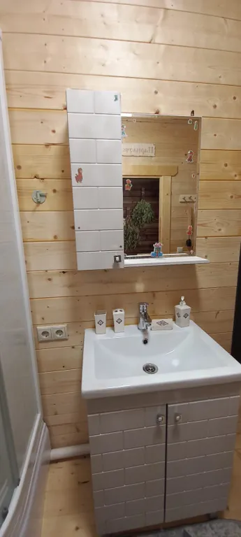 Дом с баней в тихом месте