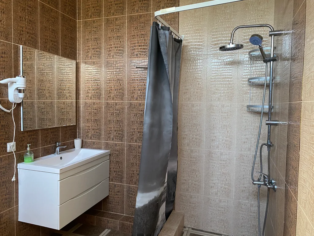 Дом в живописной деревне у моря с бассейном