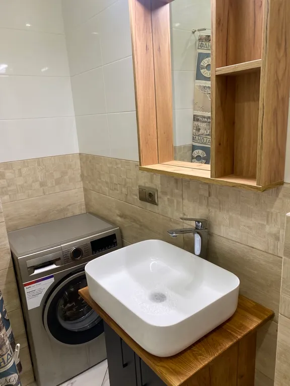 Современная квартира с видом на лес