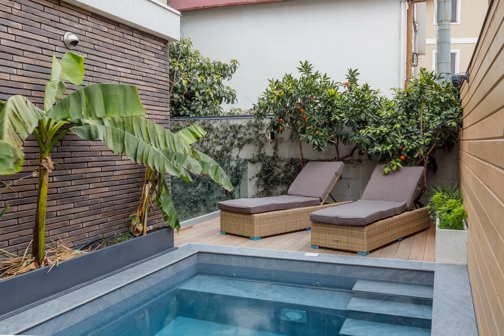 Дизайнерский трёхэтажный дом недалёко от моря