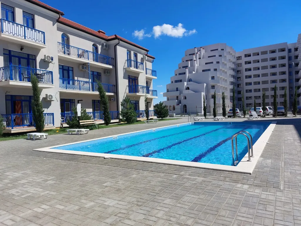 Студия у моря, Итальянская деревня