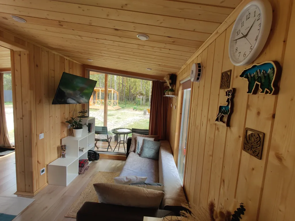 Домик с баней в лесу