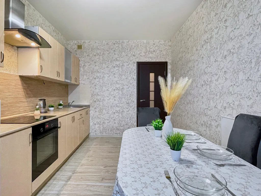 Шикарная 2-комнатная квартира с раздельными комнатами и балконом