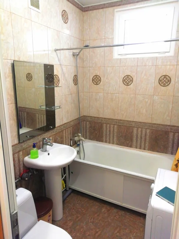 Двухкомнатная квартира с отдельными спальнями, балконом в центре