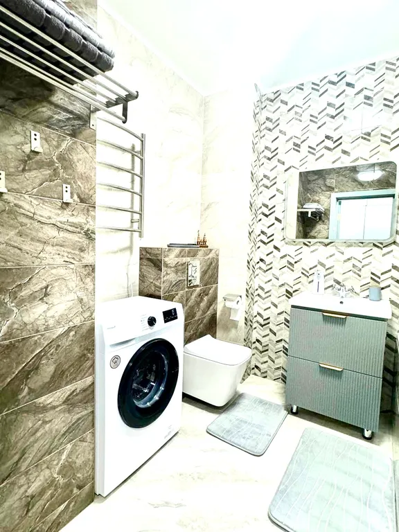 Новая квартира в самом центре на набережной