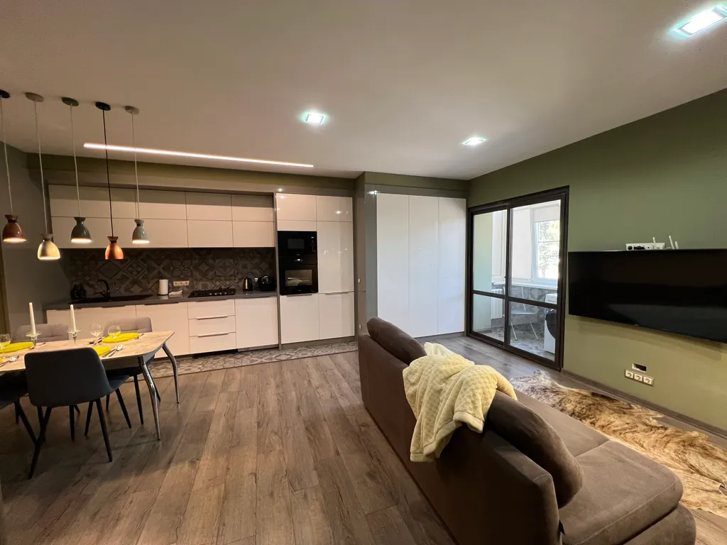 2-к квартира возле моря, в самом центре