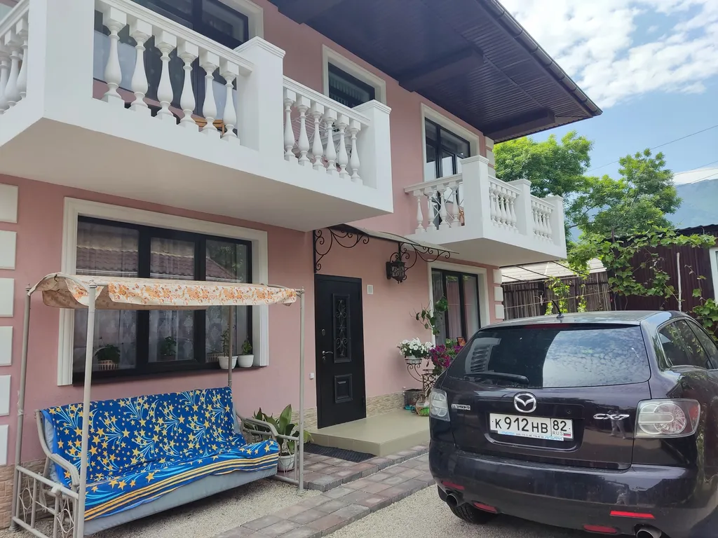 Коттедж Дом со своим двором и парковкой — аренда посуточно в Партенит