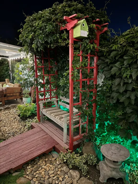 Домик с двуспальной кроватью и террасой