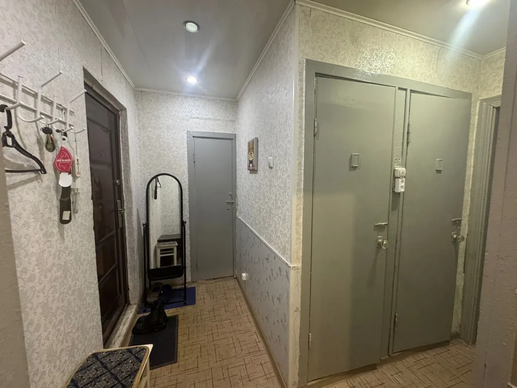 Не дорогая, без изысков, в центре