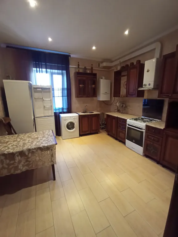 Дом в центре города, рядом с парком и в пешей доступности до моря