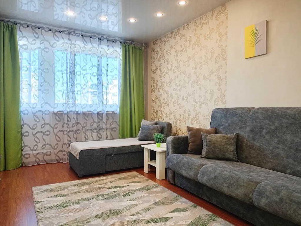 Просторная теплая квартира с двуспальной кроватью, 2 ТВ,интернет.