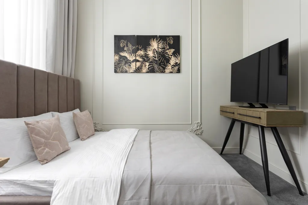 Проcтоpныe 4-к апартaменты c прекpaсным видом нa Hевcкий пpocпект