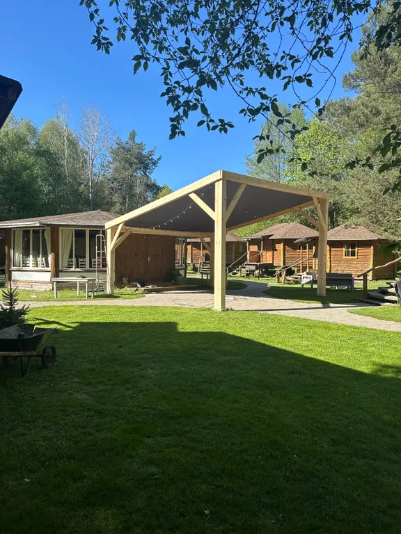 Уютные бунгало на лесной опушке