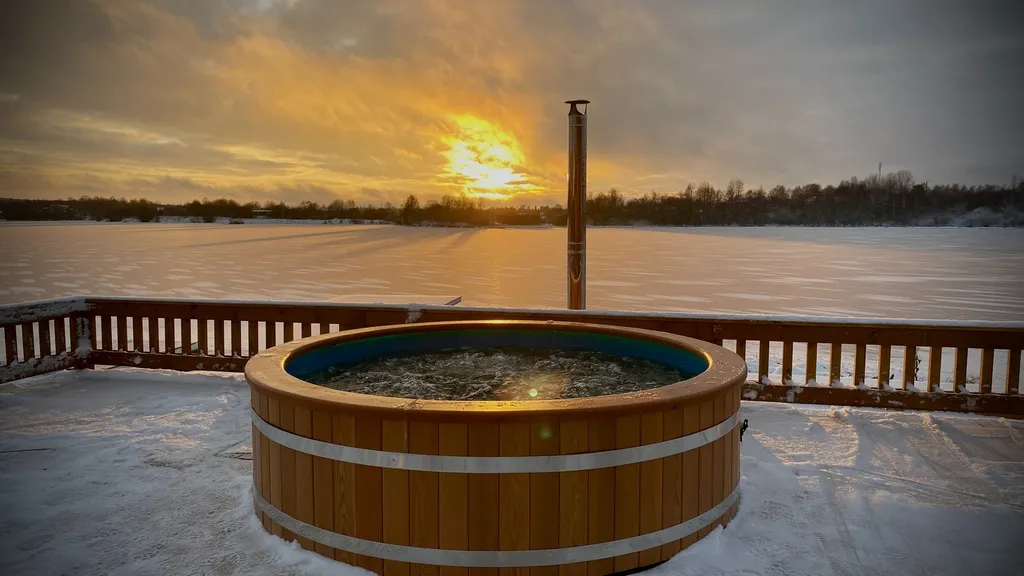 Дом на берегу озера