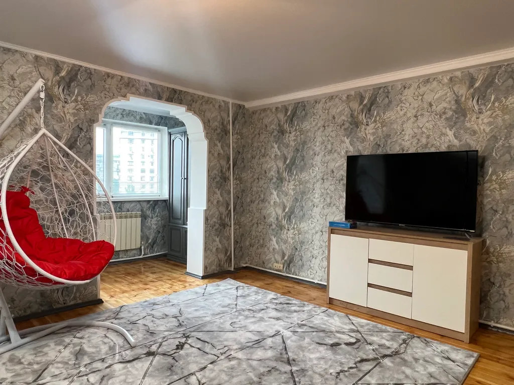 Огромная 4-комнатная квартира