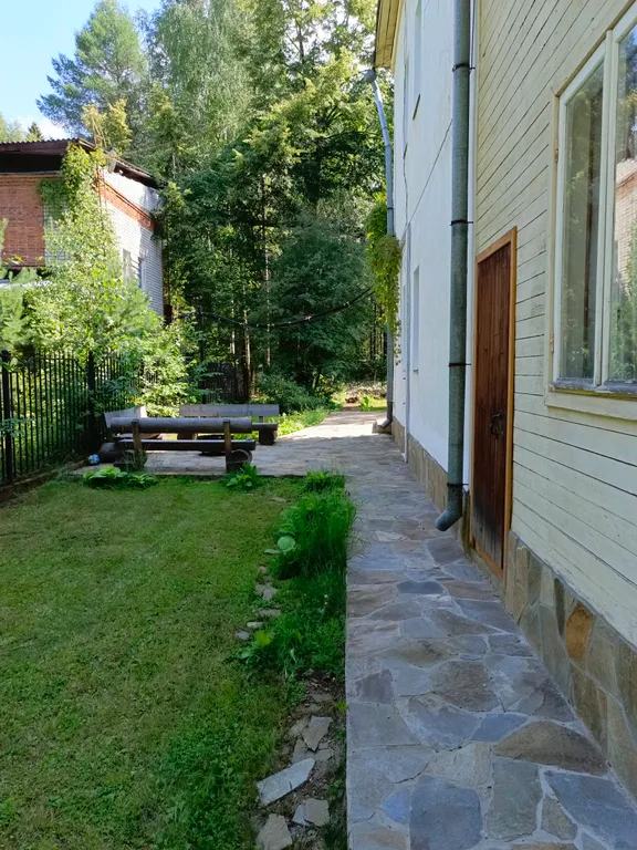 Гостевой дом Профессорский, коттедж в лесу недалеко от центра города