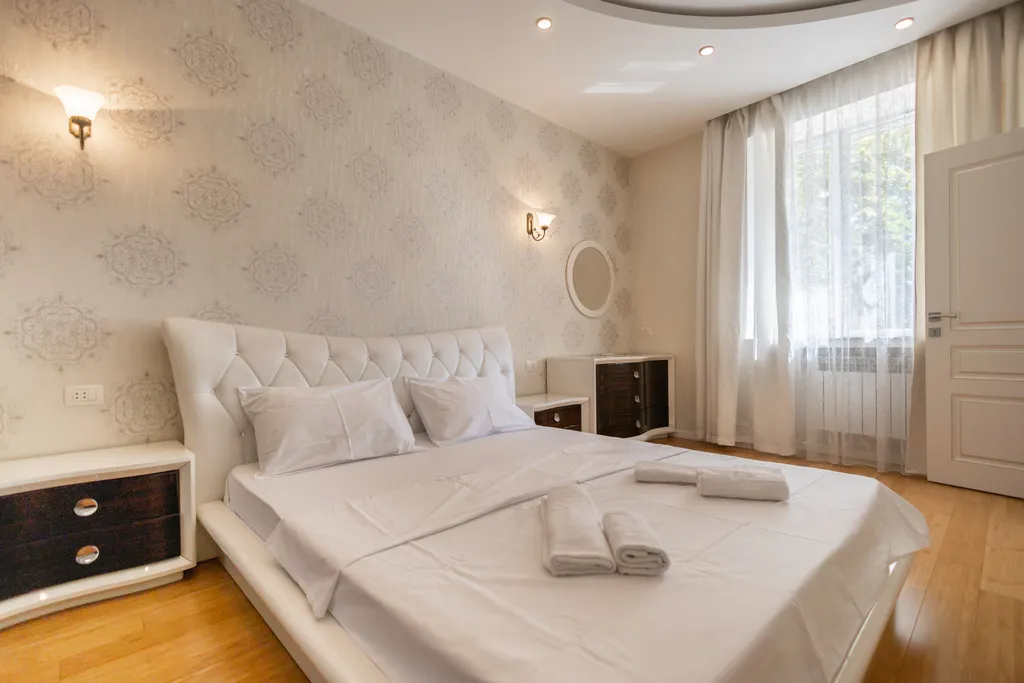 Квартира с видом на бульвар в центре города