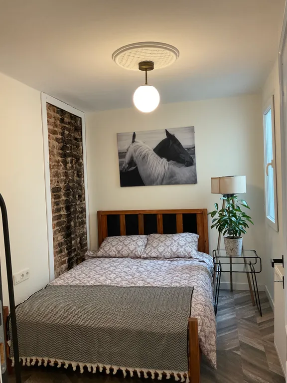 Beautiful 2br and 2toilet balcony apt 8 min by metro