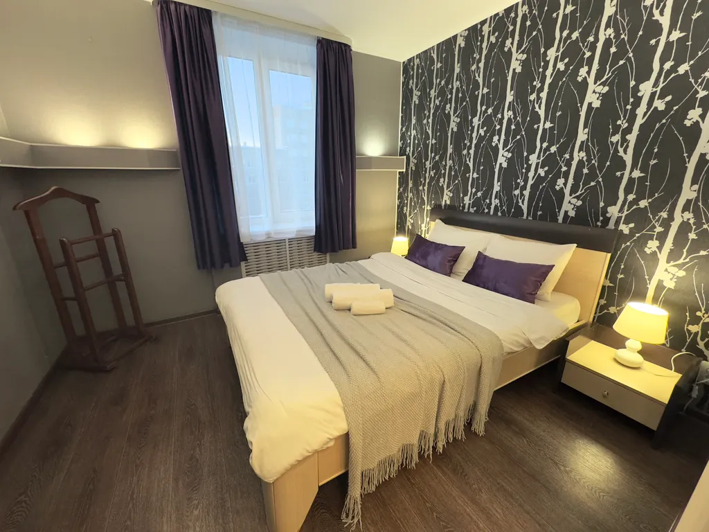 Люксовая двухкомнатная с авторским освещением