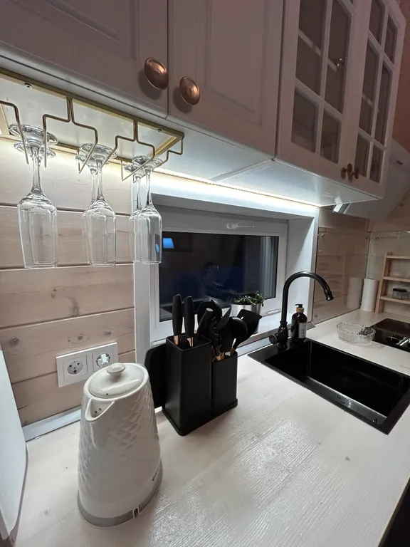 Голландский домик у леса