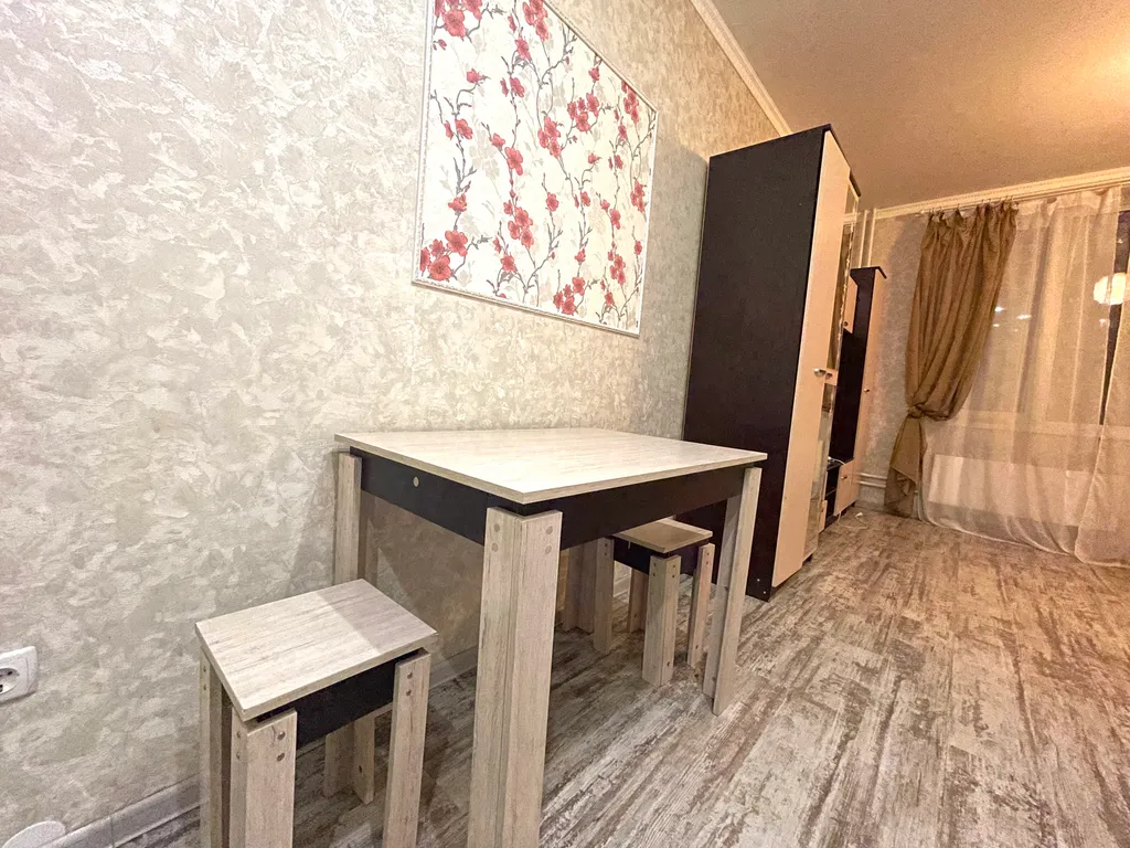 Студия с ремонтом в центре Левенцовки