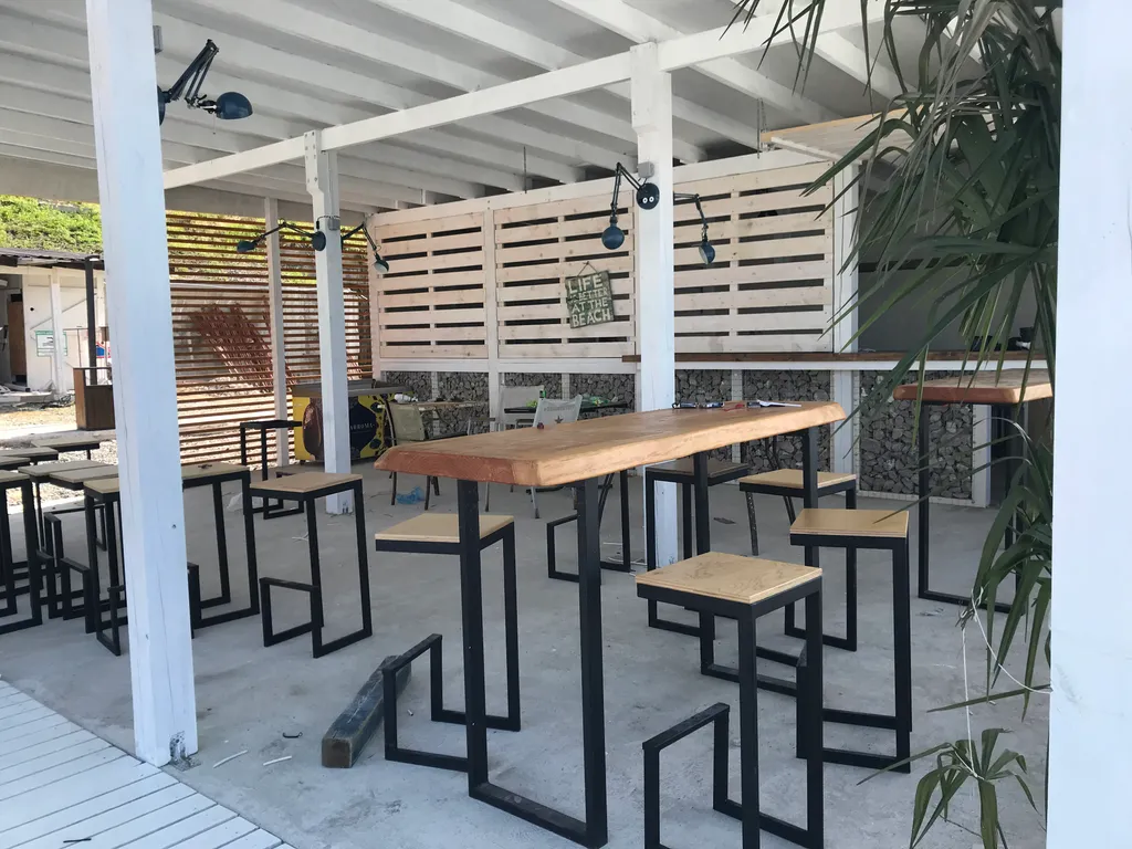 Часть дома с отдельным входом и верандой