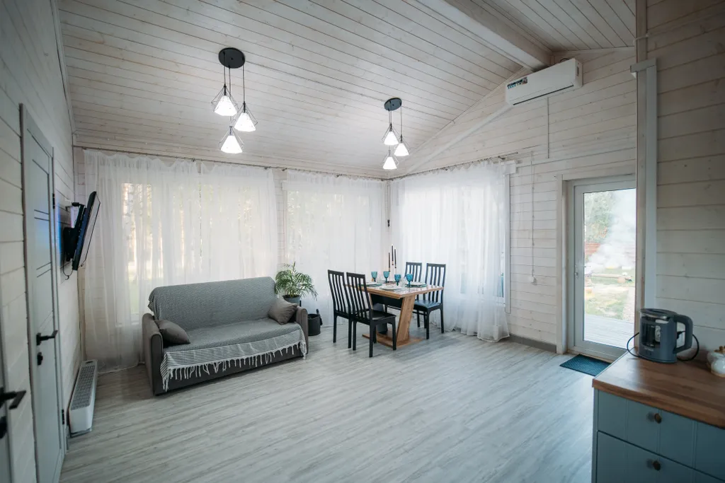 Уютный домик с видом на лес